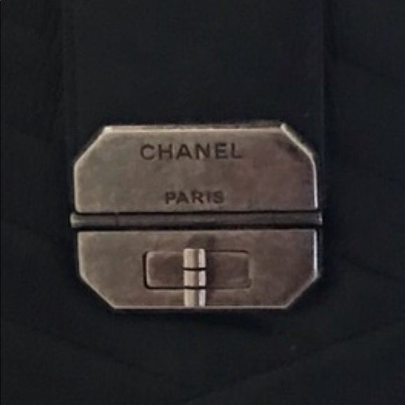 Authentic Chanel handbag brand new been carried 4 or 5 times. (Price drop) - Picture 9 of 9